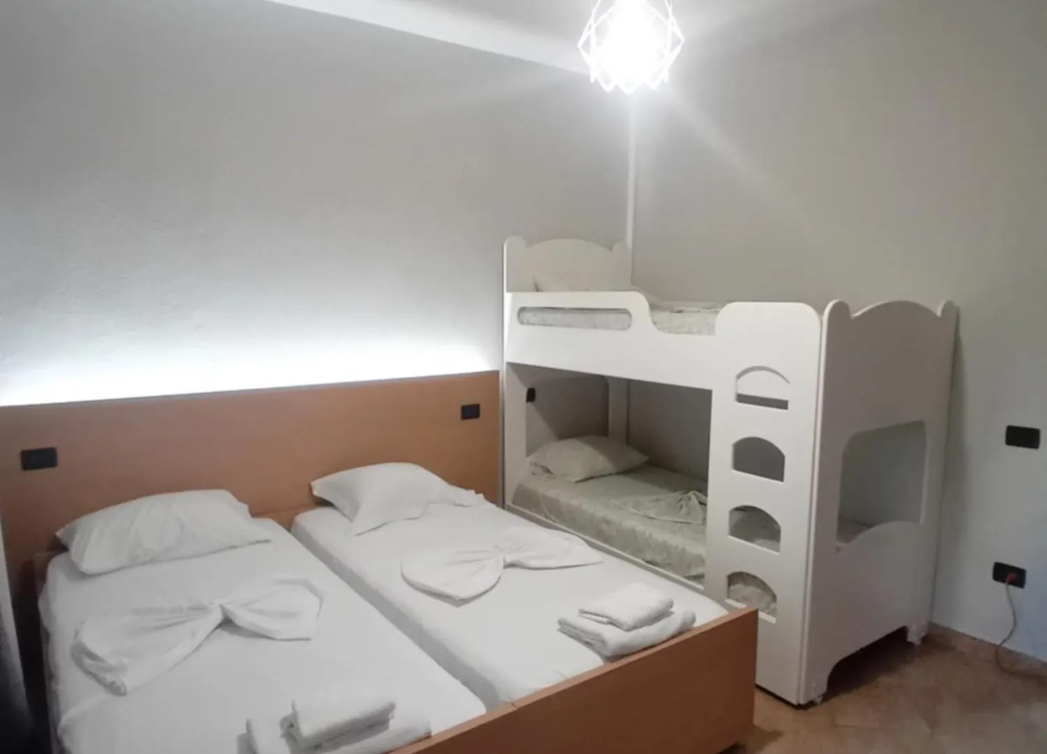 Zina Rooms 1 Minute Away From The Beach Дуррес 0*,